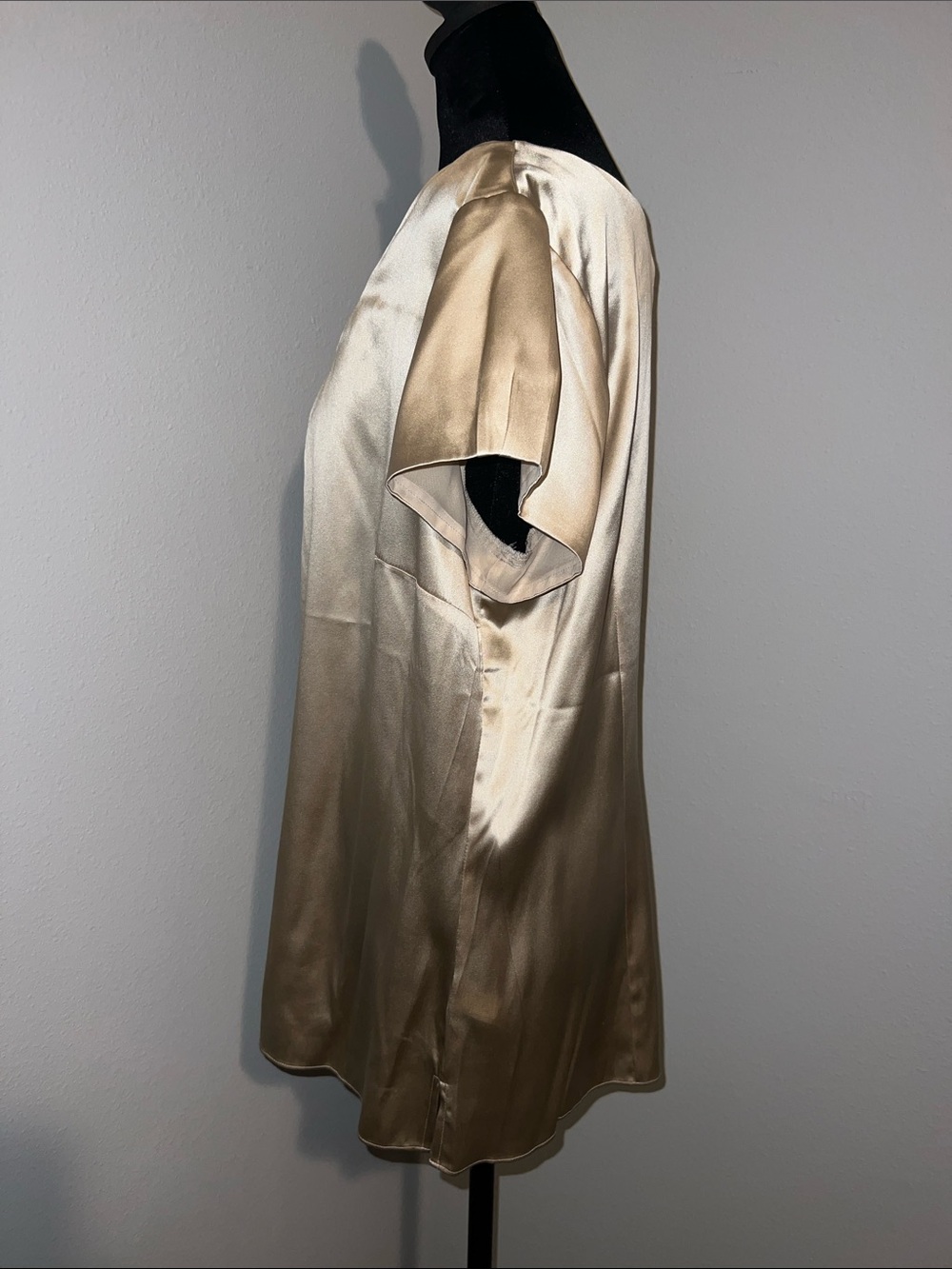 White House Black Market Satin Scoop Neck Top in Champagne Gold - Picture 5 of 8